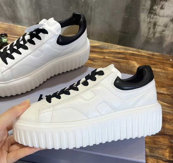 2023 designer shoes h-stripes sneakers mens womens platform trainer classic leather height increasing shoes running walking sneaker, Black
2023 designer shoes h-stripes sneakers mens womens platform trainer classic leather height increasing shoes running walking sneaker, Black