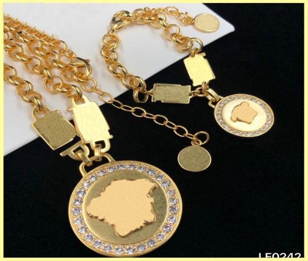 2021 designer bracelet and necklace for men women luxury jewelry fashion designers bracelet gold head necklace chain link wedding2363592, Silver
2021 designer bracelet and necklace for men women luxury jewelry fashion designers bracelet gold head necklace chain link wedding2363592, Silver