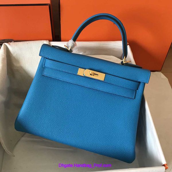 new genuine leather tote bag capicity lady shopping hasp square vintage lux designer handbags gold hardware 28cm classic fashion shoulder ba
new genuine leather tote bag capicity lady shopping hasp square vintage lux designer handbags gold hardware 28cm classic fashion shoulder ba