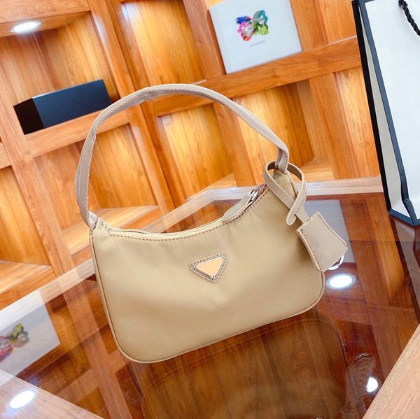 2023 luxurious fashion re-edition 2005 nylon woman luxurys men designers bags lady womens mens crossbody tote hobo shoulder purses handbags
2023 luxurious fashion re-edition 2005 nylon woman luxurys men designers bags lady womens mens crossbody tote hobo shoulder purses handbags