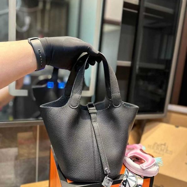 original edition 7a h home designer picotin lock bags high set semi manual togo head leather h home basket 18/22cm color contrast bucket bag
original edition 7a h home designer picotin lock bags high set semi manual togo head leather h home basket 18/22cm color contrast bucket bag
