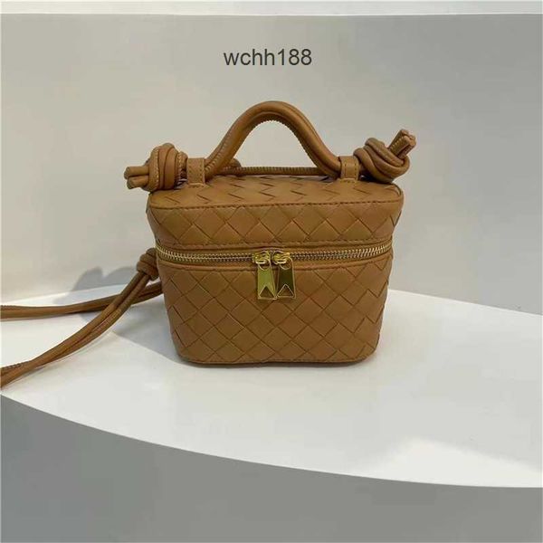 box shoulder makeup bag designer girl intrecciato bottegas cowhide summer woven evening versatile simple bags crossbody handheld 2023 women
box shoulder makeup bag designer girl intrecciato bottegas cowhide summer woven evening versatile simple bags crossbody handheld 2023 women