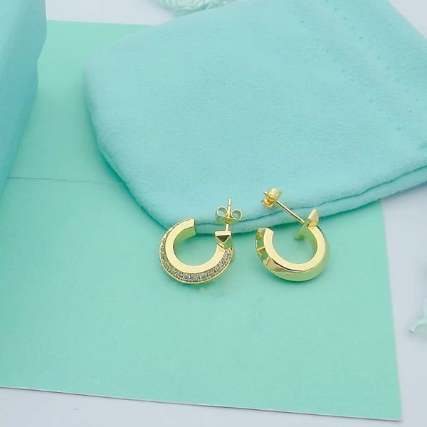 famous brand designer women's diamond earrings fashion classic love earrings girls' holiday gifts jewelry with box, Golden;silver
famous brand designer women's diamond earrings fashion classic love earrings girls' holiday gifts jewelry with box, Golden;silver