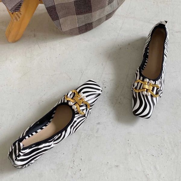 nxy sandals new brand women flat shoes square toe vintag slip on ballerina shallow ballet loafer stone pattern mu 230511, Black
nxy sandals new brand women flat shoes square toe vintag slip on ballerina shallow ballet loafer stone pattern mu 230511, Black