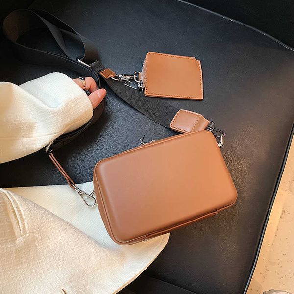 women small bag for leftside 2023 female designers trend box leather shoulder side crossbody bags handbags with wide belt
women small bag for leftside 2023 female designers trend box leather shoulder side crossbody bags handbags with wide belt