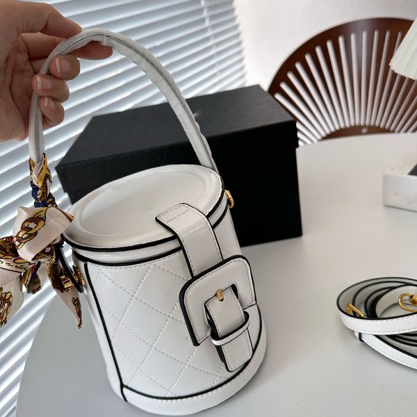 luxury designers shoulder bags for women bucket bag famous ladies drawstring handbags cross body purse simple fashion very nice gift
luxury designers shoulder bags for women bucket bag famous ladies drawstring handbags cross body purse simple fashion very nice gift