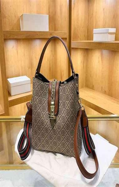 purse women039s new french texture large capacity bucket one shoulder handbag versatile messenger bag signature7901568
purse women039s new french texture large capacity bucket one shoulder handbag versatile messenger bag signature7901568