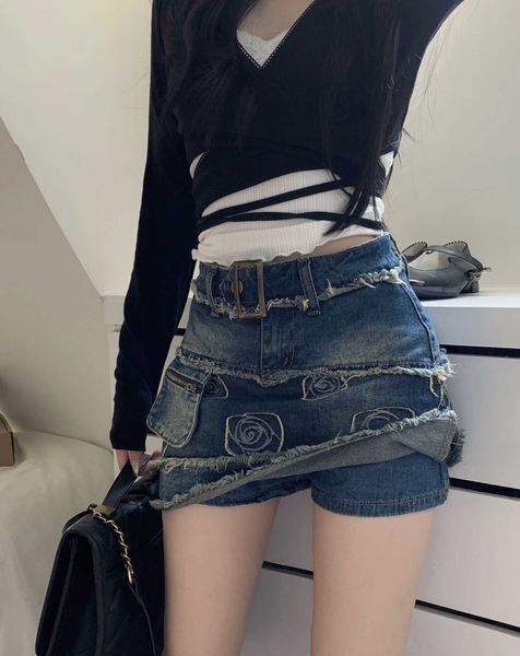 2023 summer must-have american style rose design denim skirt shorts for women fashion, Black
2023 summer must-have american style rose design denim skirt shorts for women fashion, Black