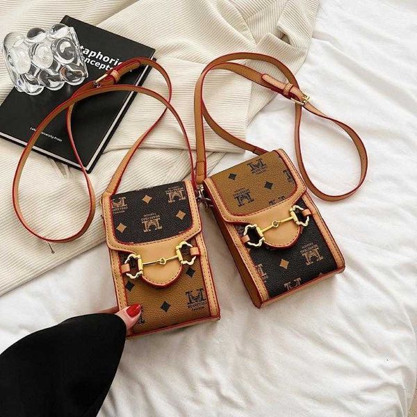 fashion presbyopic womens bag advanced texture mobile phone special interest design shoulder trendy coin purse, Red;black
fashion presbyopic womens bag advanced texture mobile phone special interest design shoulder trendy coin purse, Red;black