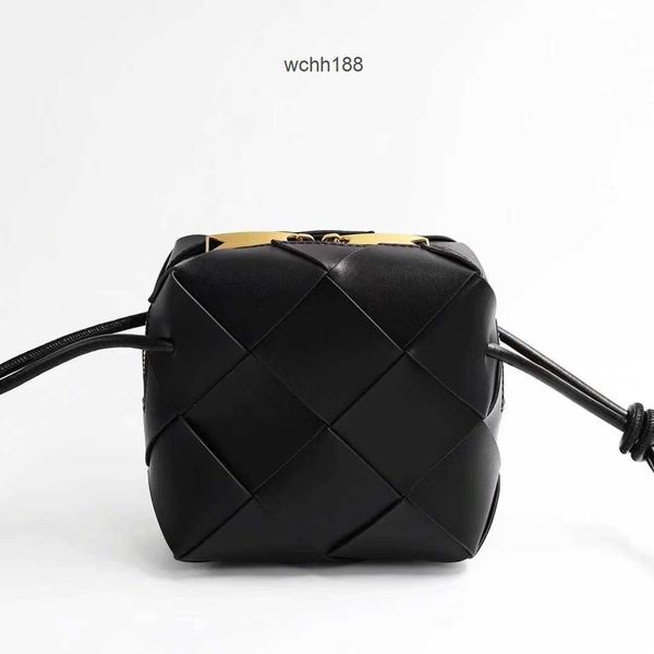 designer cassettes crossbody 2023 bag girl lingge camera bottegas cross body handbags leather evening green small woven bags box square u25d
designer cassettes crossbody 2023 bag girl lingge camera bottegas cross body handbags leather evening green small woven bags box square u25d