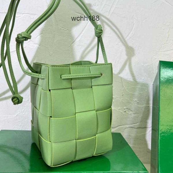 cassette bucket bags 2023 designer girl woven bag tote basket handheld one shoulder crossbody mini bottegas leather evening versatile women
cassette bucket bags 2023 designer girl woven bag tote basket handheld one shoulder crossbody mini bottegas leather evening versatile women