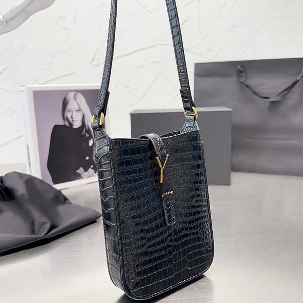 small phone bags designer women bag messenger bag leather handbag simple solid color shoulder crossbody luxury bags 230531
small phone bags designer women bag messenger bag leather handbag simple solid color shoulder crossbody luxury bags 230531