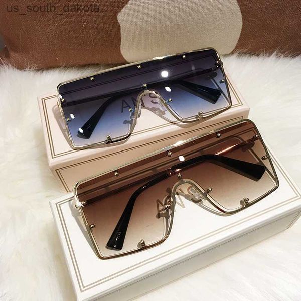 ms 2021 new luxury decoration classic eyewear women or men sunglasses original brand designer sun glasses fashion l230523, White;black
ms 2021 new luxury decoration classic eyewear women or men sunglasses original brand designer sun glasses fashion l230523, White;black