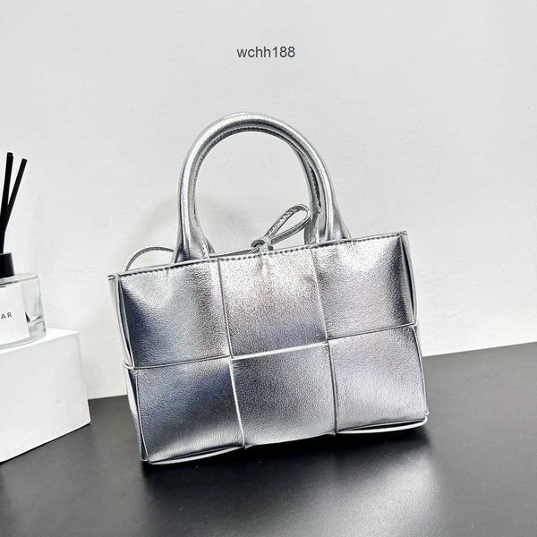 bag bottegas shoulder evening bags girl arco tote small totes texture woven 2023 women's leather capacity portable designer single room
bag bottegas shoulder evening bags girl arco tote small totes texture woven 2023 women's leather capacity portable designer single room