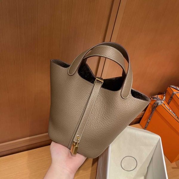 original edition 7a h home designer picotin lock bags ai ma cai basket handmade women's bag 18 portable bucket tc cowhide elephant genu
original edition 7a h home designer picotin lock bags ai ma cai basket handmade women's bag 18 portable bucket tc cowhide elephant genu