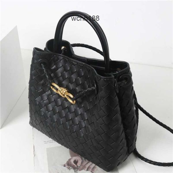 designer summer woven 2023 bag girl cowhide andiamo bottegas metal buckle handheld evening totes one shoulder crossbody bags handbag women t
designer summer woven 2023 bag girl cowhide andiamo bottegas metal buckle handheld evening totes one shoulder crossbody bags handbag women t