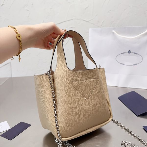 leather bucket bag large capacity tote bag chain crossbody bag hardware letter genuine leather cowhide chain detachable fashion high quality
leather bucket bag large capacity tote bag chain crossbody bag hardware letter genuine leather cowhide chain detachable fashion high quality