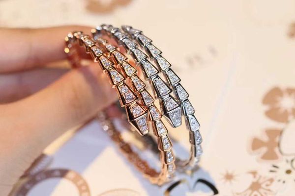designer luxury belgary brand v gold high edition second generation new snake bone full diamond spring open for men and women cnc hand set e, Black
designer luxury belgary brand v gold high edition second generation new snake bone full diamond spring open for men and women cnc hand set e, Black