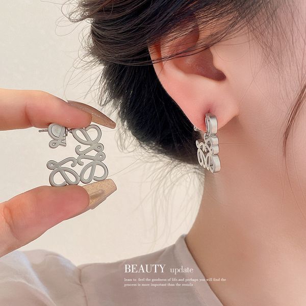 luxury designer sliver loews earrings designer womens gold solid color stud loewe earrings gift for girlfriend and wife wedding party jewelr, Golden;silver
luxury designer sliver loews earrings designer womens gold solid color stud loewe earrings gift for girlfriend and wife wedding party jewelr, Golden;silver