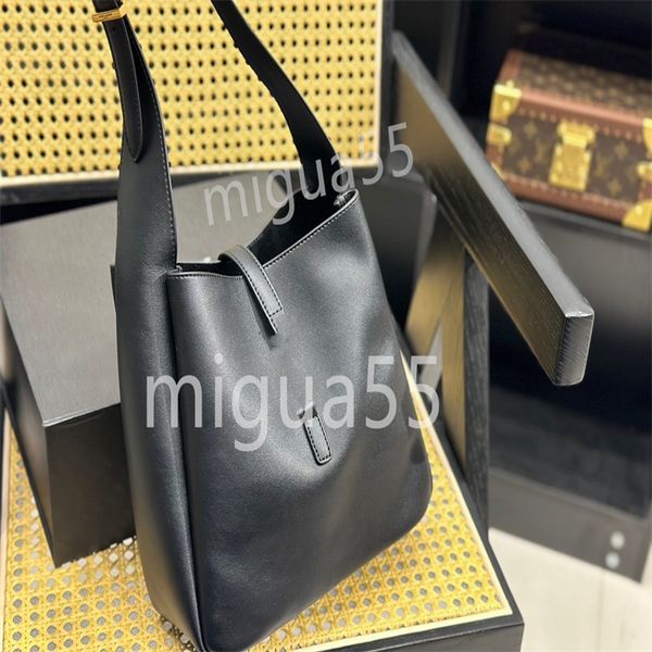 premium designer shoulder bag genuine leather hobo underarm bags wide strap metal logo simple crossbody bag
premium designer shoulder bag genuine leather hobo underarm bags wide strap metal logo simple crossbody bag