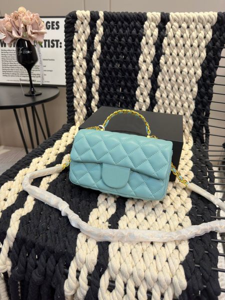 designer shoulder bag metal handle gold-tone chain matelasse shoulder crossbody bags soft luxury sheepskin flap bags small square bag lady c
designer shoulder bag metal handle gold-tone chain matelasse shoulder crossbody bags soft luxury sheepskin flap bags small square bag lady c