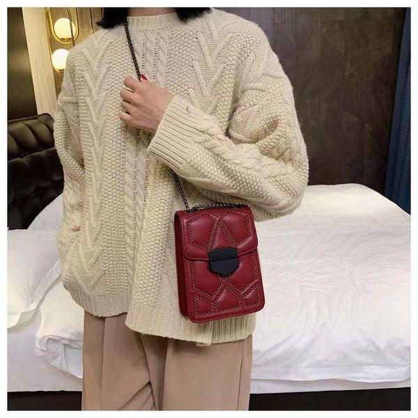 french niche package 2023 new trendy everything retro liuding crossbody bag fashion mobile phone bag wholesale and retail, Black;red
french niche package 2023 new trendy everything retro liuding crossbody bag fashion mobile phone bag wholesale and retail, Black;red