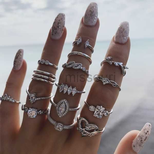 band rings delysia king 15pcs bohemian style ladies metal joint ring set leaves fashion crystal water droplets rings j230531, Silver
band rings delysia king 15pcs bohemian style ladies metal joint ring set leaves fashion crystal water droplets rings j230531, Silver