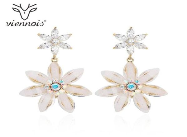 viennois dangle earrings for women white flower design female party jewelry 2021 chandelier1852408, Silver
viennois dangle earrings for women white flower design female party jewelry 2021 chandelier1852408, Silver
