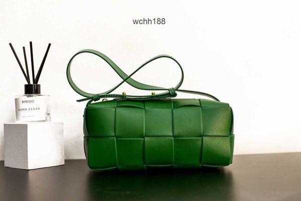 18cm woven 2023 leather designer crossbody bag cassettes waistpack bags women's bottegas single-shoulder evening chest women girl brick
18cm woven 2023 leather designer crossbody bag cassettes waistpack bags women's bottegas single-shoulder evening chest women girl brick