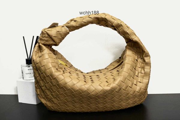 2023 designer texture bag bottegas evening bags soft teen jodie girl woven armpit fashion handbag jodies knot cloud leather cowhorn women�
2023 designer texture bag bottegas evening bags soft teen jodie girl woven armpit fashion handbag jodies knot cloud leather cowhorn women�