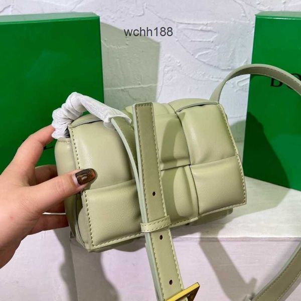 2023 designer shoulder bag bags bottegas evening pillow girl cassette colors woven tofu mini leather crossbody versatile one women 365t
2023 designer shoulder bag bags bottegas evening pillow girl cassette colors woven tofu mini leather crossbody versatile one women 365t