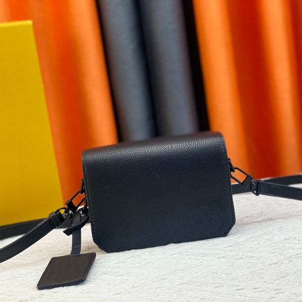 outdoor shoulder bag men's crossbody bag mini square design metal logo leather messenger bag
outdoor shoulder bag men's crossbody bag mini square design metal logo leather messenger bag