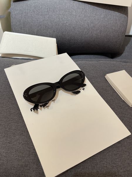 "innovative sun protection - modern sunglasses that keep your eyes safe and trendy", White;black
"innovative sun protection - modern sunglasses that keep your eyes safe and trendy", White;black