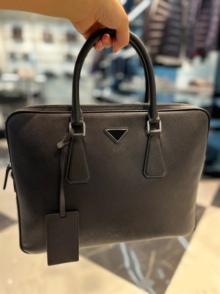23ss luxury designer briefcases men crossbody bag large capacity messenger bags lapblack fashion handbag outdoor 39cm
23ss luxury designer briefcases men crossbody bag large capacity messenger bags lapblack fashion handbag outdoor 39cm