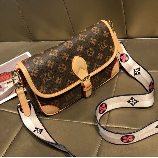 women messenger bags designer shoulder bag loves valentine retro single shoulder presbyopic nurse's pouch large capacity
women messenger bags designer shoulder bag loves valentine retro single shoulder presbyopic nurse's pouch large capacity