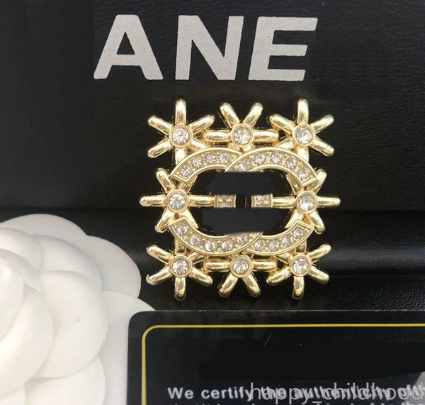 Designer Brooch Pin Brand Letter Brooch Pearl Pins Luxury Jewerlry Accessories Elegant Wedding Party Gifts
Designer Brooch Pin Brand Letter Brooch Pearl Pins Luxury Jewerlry Accessories Elegant Wedding Party Gifts