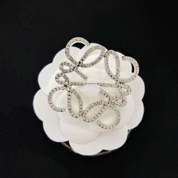 Luxury Designer brooch Brand Letter Pins Brooch Designer Jewelry For Women Dress brooch Pin Women's Party Gift
Luxury Designer brooch Brand Letter Pins Brooch Designer Jewelry For Women Dress brooch Pin Women's Party Gift