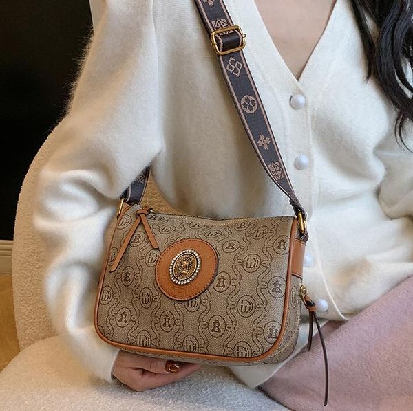 Sales factory ladies bags 2 colors elegant atmosphere color matching printed handbag street fashion leather backpack wide shoulder strap handbags 2311#, Welfare color/regular packaging
Sales factory ladies bags 2 colors elegant atmosphere color matching printed handbag street fashion leather backpack wide shoulder strap handbags 2311#, Welfare color/regular packaging