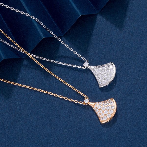 Women's small dress necklace luxury fashion designer agate full of diamonds pendant necklace fan pendant collarbone chain exquisite simple birthday gift
Women's small dress necklace luxury fashion designer agate full of diamonds pendant necklace fan pendant collarbone chain exquisite simple birthday gift