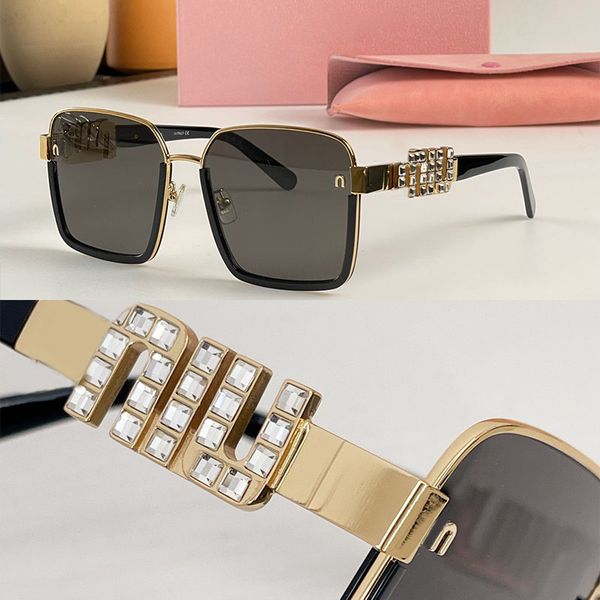 Fashion women square W metal sunglasses half frame gradient Glasrai Sola temples decorated with large diamond metal letters leisure vacation beach party SMU53YS
Fashion women square W metal sunglasses half frame gradient Glasrai Sola temples decorated with large diamond metal letters leisure vacation beach party SMU53YS
