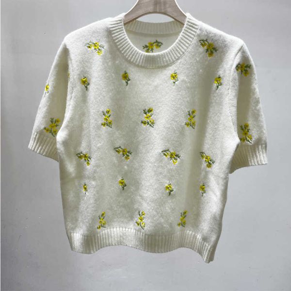 Knits Women's s G Family Embroidered Little Yellow Flower Wool Cute High end Sweater with Round Neck and Lazy Style Knitwear O7NN, Off white (short sleeve)
Knits Women's s G Family Embroidered Little Yellow Flower Wool Cute High end Sweater with Round Neck and Lazy Style Knitwear O7NN, Off white (short sleeve)