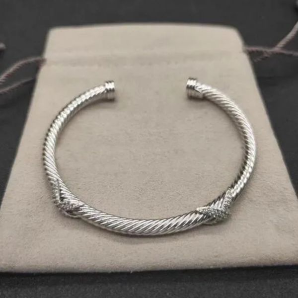 Luxury Fashion Designer Men's and Women's Classic Bracelet Jewelry Pearls Diamonds Decoration Exquisite Simple Party Jewelry Open Bangle Birthday Gift Hot Sale
Luxury Fashion Designer Men's and Women's Classic Bracelet Jewelry Pearls Diamonds Decoration Exquisite Simple Party Jewelry Open Bangle Birthday Gift Hot Sale
