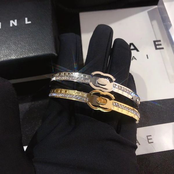Luxury Fashion Designer Ladies Classic Bracelet 925 Silver 18k Gold Bracelet Diamond Bracelet Classic Brand Couple Bracelet Women's Jewelry Gift Set
Luxury Fashion Designer Ladies Classic Bracelet 925 Silver 18k Gold Bracelet Diamond Bracelet Classic Brand Couple Bracelet Women's Jewelry Gift Set