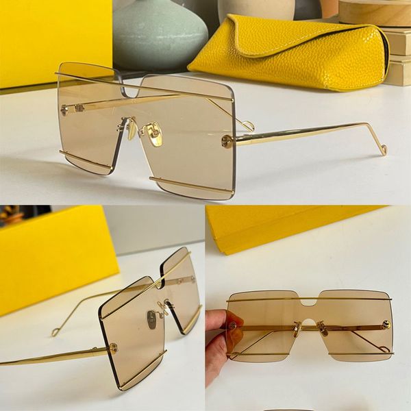 Designer fashionable men and women square borderless 2023 runway sunglasses with metal lines on the mirror surface and gold metal slim legs Leisure vacation 40073U
Designer fashionable men and women square borderless 2023 runway sunglasses with metal lines on the mirror surface and gold metal slim legs Leisure vacation 40073U