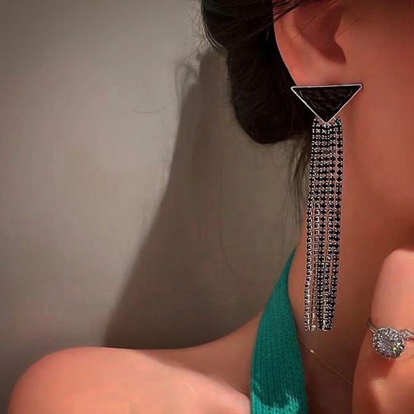 Fashion Luxury Designer Ladies Triangle Dangle Earrings Long Tassel Earrings Premium Fine Simple Ladies High Grade Jewelry Gift Quality High End Designer Earrings
Fashion Luxury Designer Ladies Triangle Dangle Earrings Long Tassel Earrings Premium Fine Simple Ladies High Grade Jewelry Gift Quality High End Designer Earrings