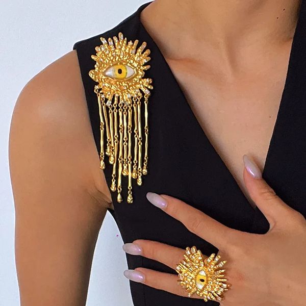 Pins Brooches Personalized Devil's Eye Brooch Metal Tassel for Men Women Unisex Pin Jewelry Brass European And American Retro 231208