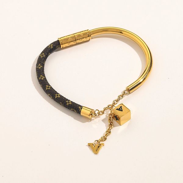 Designer Women Pendant Bracelet Charm Luxury Jewelry Brand Letter Leather Bracelet Wristband Woman Party Wedding Couple Gifts
Designer Women Pendant Bracelet Charm Luxury Jewelry Brand Letter Leather Bracelet Wristband Woman Party Wedding Couple Gifts