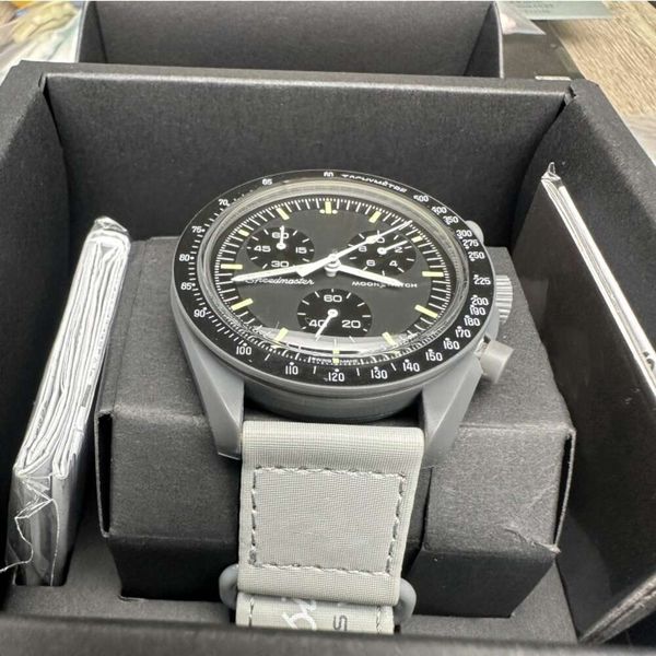 Omg Top Quality Moonswatch Luxury classic designer watches for men Hot Selling Couple Watch Moon Co branded Space Lunar Mission Multi functional Quartz Watch
Omg Top Quality Moonswatch Luxury classic designer watches for men Hot Selling Couple Watch Moon Co branded Space Lunar Mission Multi functional Quartz Watch