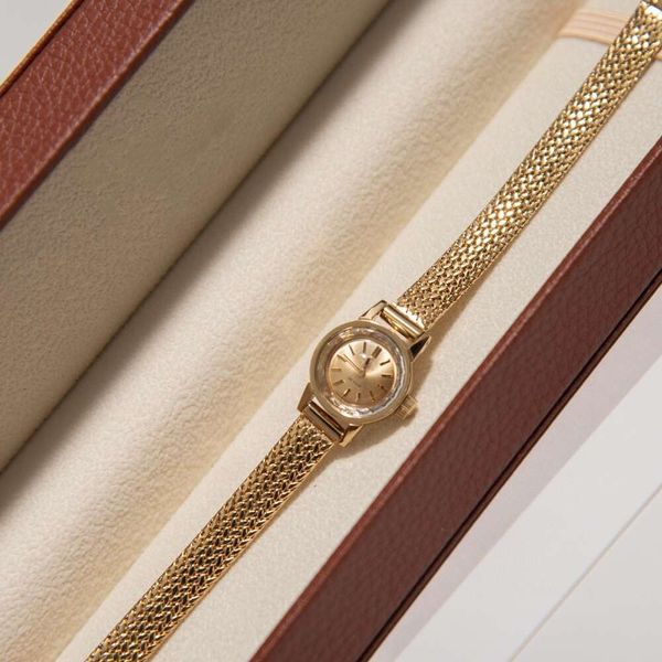 Top quality Omg Watches Luxury Designer Watch accessories for men and women Lang Xin Yue Ou Mai Sui TV waterproof women's color dial antique watch for women high quality
Top quality Omg Watches Luxury Designer Watch accessories for men and women Lang Xin Yue Ou Mai Sui TV waterproof women's color dial antique watch for women high quality