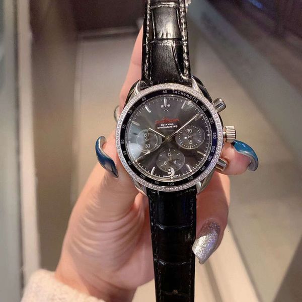 Top quality Omg Watches Luxury Designer Watch for men and women Super Six Pin Multifunctional Women's Fashion Quartz Watch Calendar Running Second with Diamond Watch
Top quality Omg Watches Luxury Designer Watch for men and women Super Six Pin Multifunctional Women's Fashion Quartz Watch Calendar Running Second with Diamond Watch